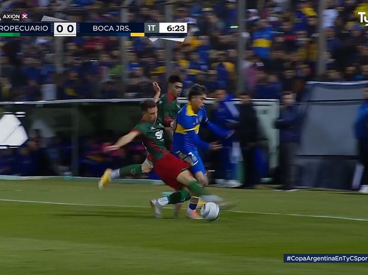 La violenta falta contra Ezequiel Zeballos.