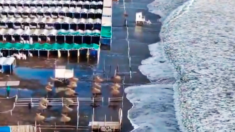 Defensa Civil monitorea daños tras la pleamar que cubrió la costa marplatense.