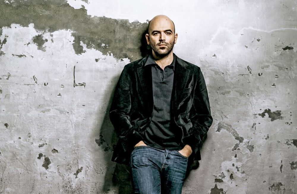 La trágica vida cotidiana del periodista que lleva 15 años escondido de la mafia