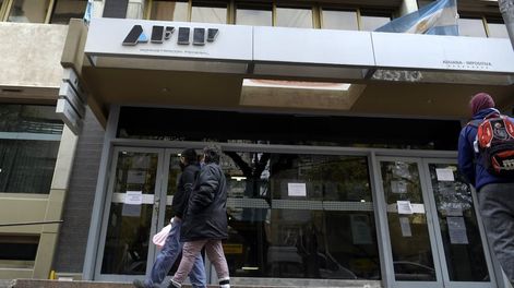 Los Andes | Por la suba del mínimo no imponible, en enero unos 10 mil mendocinos dejaron de pagar Impuesto a las Ganancias. / Foto: Orlando Pelichotti