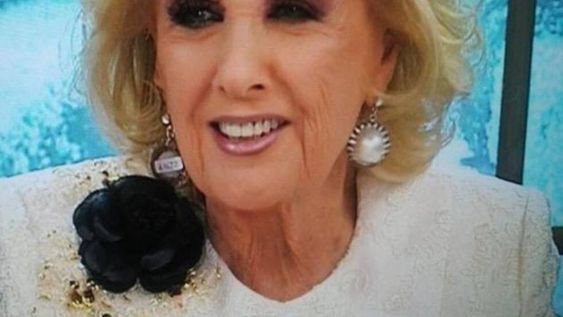 ¡Mirtha Legrand olvidó sacarle el precio a sus aros!