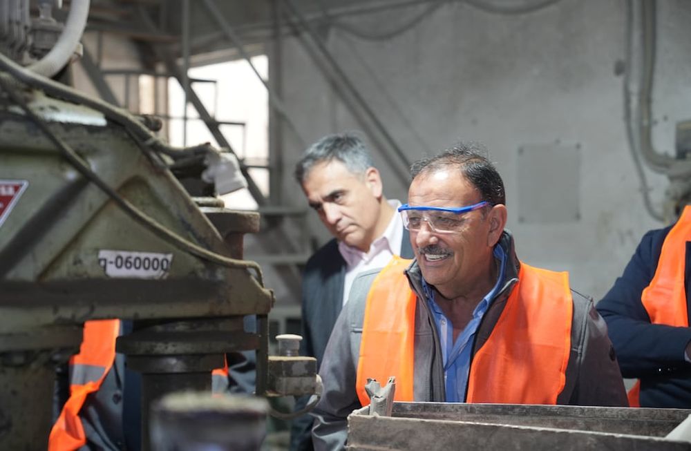 Ricardo Quintela en la fábrica de mosaicos Blangino en Monte Cristo. (Gentileza Blangino)