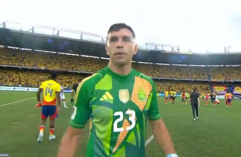 La bronca de Dibu Martínez tras la derrota con Colombia por 2-1. / Gentileza.