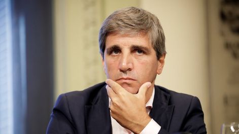 Los Andes | Diversos analistas plantean cuál podría ser el impacto de las medidas anunciadas por el ministro de Economía, Luis Caputo, tanto en la economía doméstica de los mendocinos como en la actividad y las cuentas públicas. Foto: AP