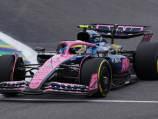 El piloto argentino hizo una primera giro a mítico Interlagos a modo de prueba y fue el más lento de la vuelta, en el inicio de la clasificación. El piloto argentino hizo una primera giro a mítico Interlagos a modo de prueba y fue el más lento de la vuelta, en el inicio de la clasificación.