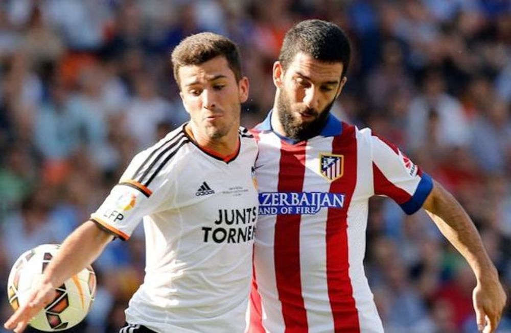 Valencia cayó en el derby y se alejó