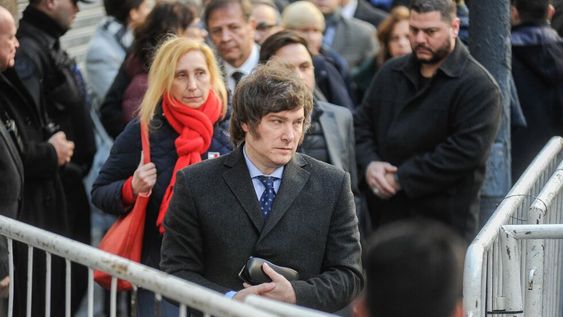 Javier Milei junto a su hermana Karina.