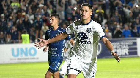 Los Andes | Alex Arce, artillero Azul, después de diversas propuestas, finalmente se irá a jugar a la Liga Deportiva Universitaria de Quito, que se prepara para disputar la Recopa Sudamericana, la próxima semana. Foto: Orlando Pelichotti