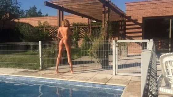 El topless de Vicky Xipolitakis que incendió Carlos Paz