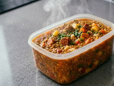 los expertos coinciden: este es el tupper ideal para conservar el sabor de tus comidas en invierno