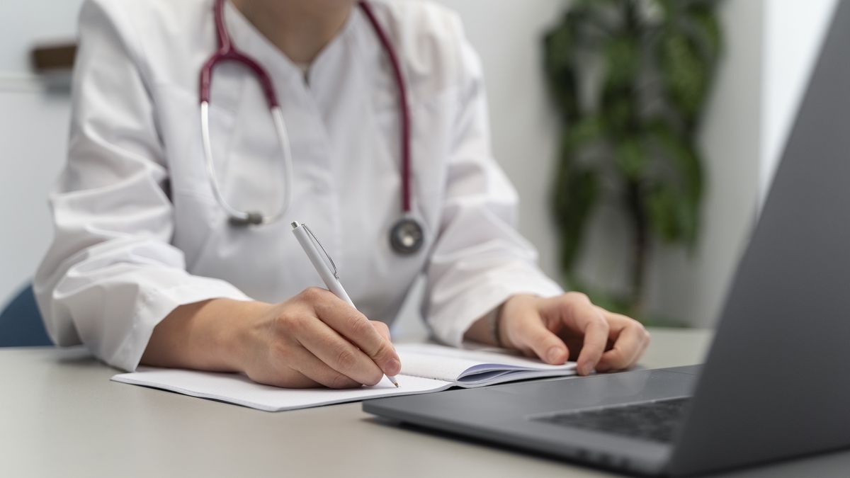 España: denuncian a una médica por inventar decenas de turnos para reducir su jornada de trabajo