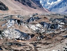 El debate sobre la Ley de Glaciares no se limita a una discusión jurídica o ambiental.
