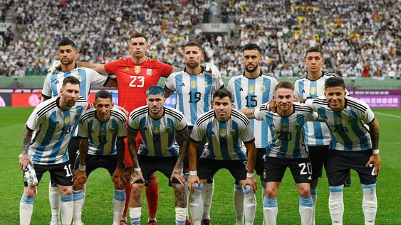 La formación de la Selección Argentina vs. Australia en China. / AFP