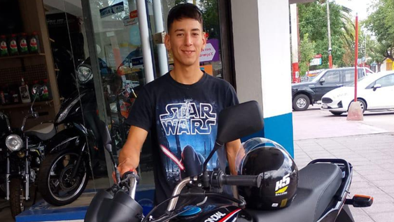 Natanael fue herido en un intento de asalto cuando limpiaba el espacio donde su familia aloja perros callejeros.