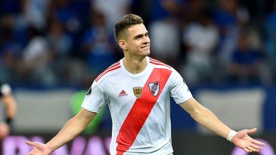 El 50% del pase del colombiano pertenece al Atlético Madrid, quien tiene la potestad de recomprar esa mitad de la ficha en 7 millones de euros.