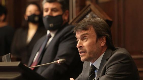 Nieri presentó el presupuesto 2021, con roll over de deuda y rebaja impositiva para 50 actividades