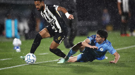 Mineiro perdió en Uruguay, pero la ventaja lo depositó en la final ante el Xeneize.