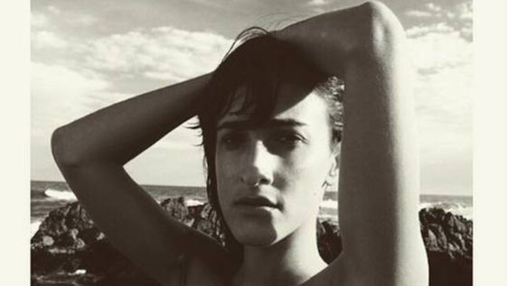 Se desnudó la novia de Emmanuel Horvilleur