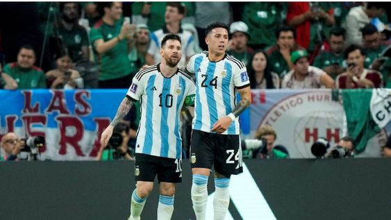 Enzo Fernández junto a Messi (Foto archivo)