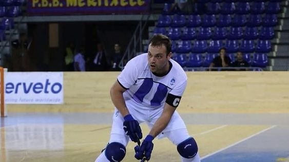 El defensor Matías Baieli con la camiseta de Petroleros antes de su segunda experiencia en Europa.