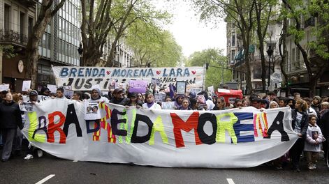 Marcha hasta el Congreso en reclamo por el triple femicidio en Florencio Varela