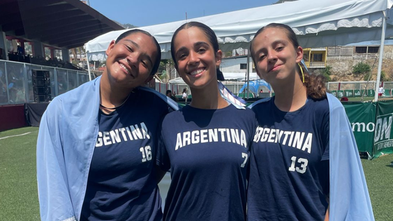 Chiara Anea Sulti, Delfina Garcia Mazzaresi y Zoe Arditi Plana, las tres jóvenes que integraron la categoría U-15 de la Selección Argentina de Sóftbol