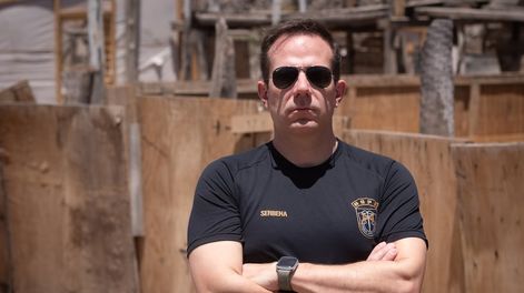 Los Andes | Felipe Serbena es el Comandante del BOPE de Paraná, Brasil. Esta de vacaciones en Mendoza y paso a visitar a los dos mendocinos que egresaron del curso que el dirigió.  Foto: Ignacio Blanco / Los Andes