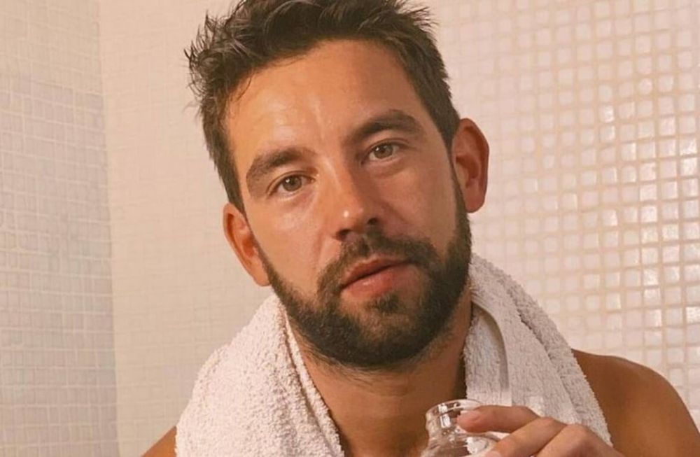 Agustín Sierra y un disfraz particular para narrar cómo le fue en su primera actuación