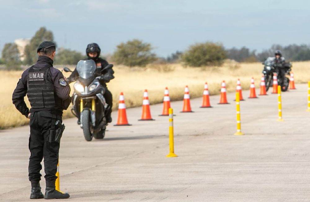 Policías de UMAR capacitaron a 45 motociclistas mendocinos. | Foto: Ministerio de Seguridad y Justicia