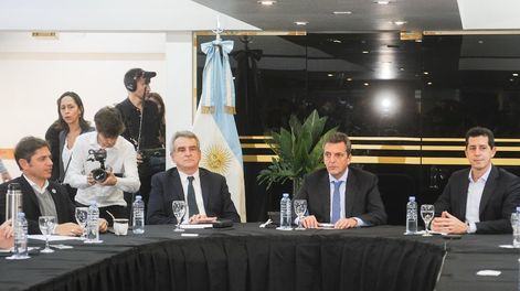 Los Andes | Los gobernadores oficialistas se reunieron en el CFI con la fórmula presidencial de Unión por la Patria y designaron a Eduardo Wado de Pedro como jefe de campaña. Foto: Federico López Claro