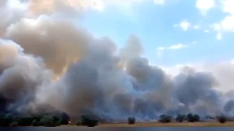 Un depósito de municiones arde en Crimea luego de un ataque nocturno que Ucrania se atribuyó.