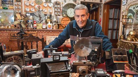 Los Andes | José Alberto Vicente fotógrafo y coleccionista, un jubilado de 68 años que quiere armar un museo fotográficoFoto: José Gutierrez / Los Andes