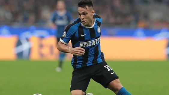 Lautaro Martínez quiere mejorar su sueldo con el club italiano. Y mira las propuestas.