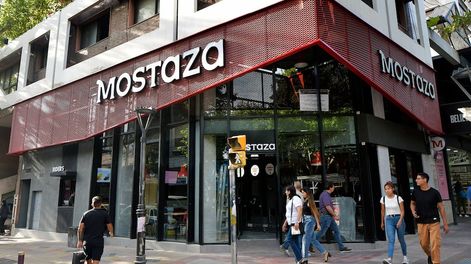 Los Andes | La inauguración en marzo del local de comidas en Catamarca y San Martín, llamo la atención del público. /  Foto: Orlando Pelichotti. Archivo Los Andes