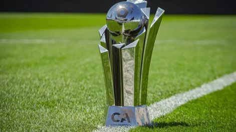 El nuevo trofeo de la Copa Argentina, que levantó Patronato en 2022. (Prensa Copa Argentina)