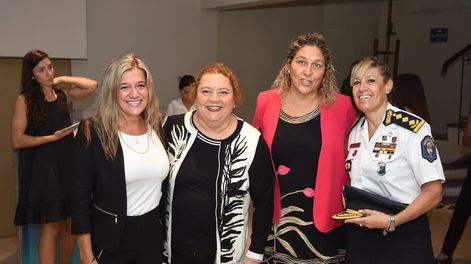 Mujeres que dejan huella: un encuentro cálido y emocionante, a sala llena