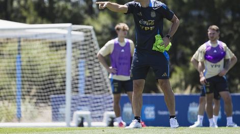 Los Andes | El DT de la selección analiza las variantes para suplir las bajas del plantel. (Foto: Prensa AFA).