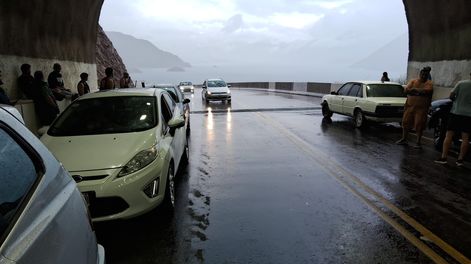 La Intensa tormenta en Potrerillos obligó a los conductores a refugiarse en el túnel de ruta 82.