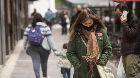 Tras ráfagas de viento intenso, la provincia enfrenta descenso de temperatura y nevadas en cordillera.