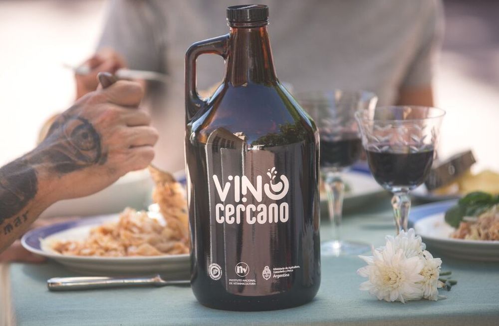 El triple impacto de los botellones reciclables que se meten de lleno en la industria argentina