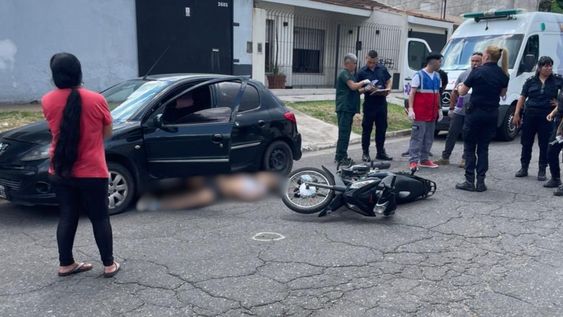 Un policía de civil mató a dos motochorros en Quimes.