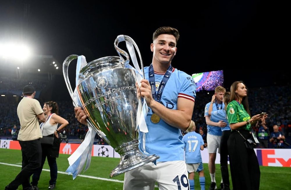 Julián Álvarez levantó la Champions 2022-2023 con el City. / Gentileza.