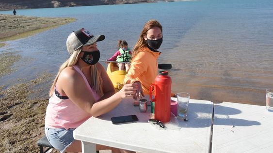 Fin de la prohibición: grupos de amigos ya pueden alquilar cabañas para hacer turismo en Mendoza