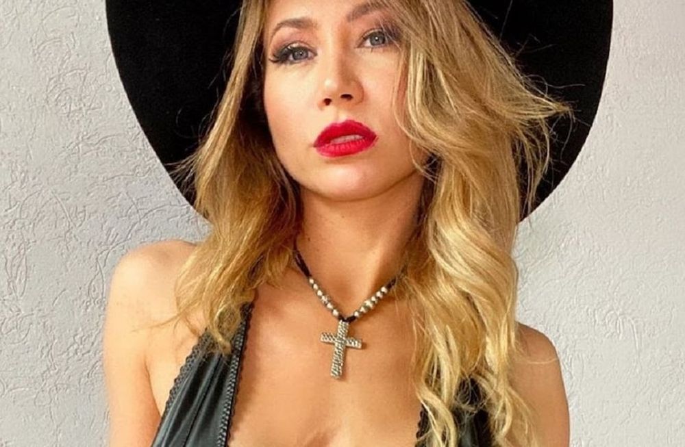Adebel Guerrero enamoró a todos con un traje de baño enterizo.