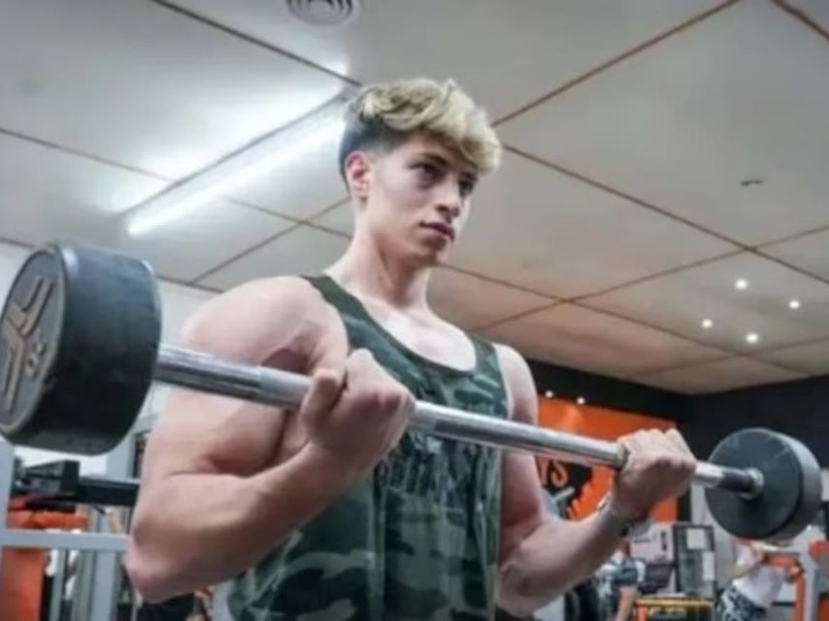 Tiene 21 años, se le cayó una barra de 100 kilos en el cuello y pelea por su vida. Gentileza