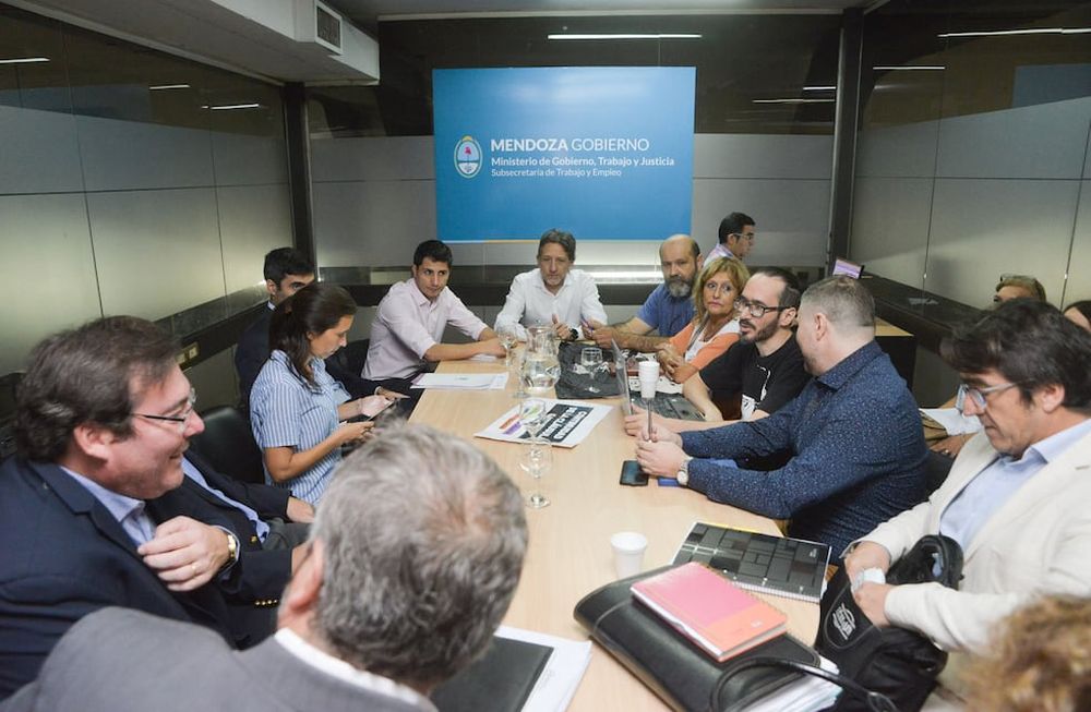 Sin acuerdo.  Reunión del 12 de marzo último entre el Gobierno y el SUTE. Foto: Prensa Gobierno.