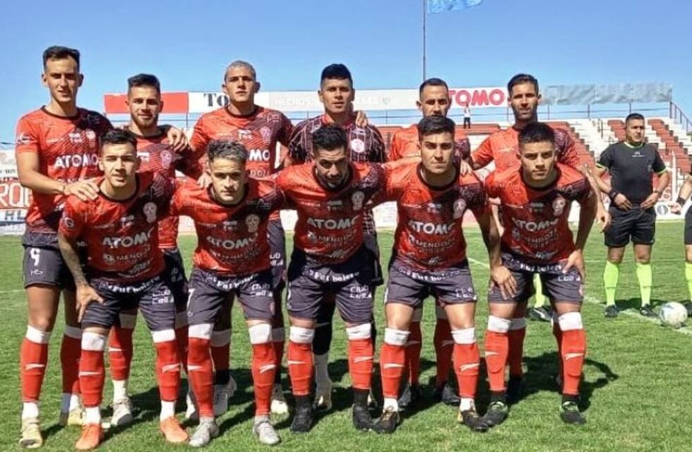 Huracán Las Heras cayó en su estadio ante Cipolletti por 3-2. / Gentileza: Prensa HLH.