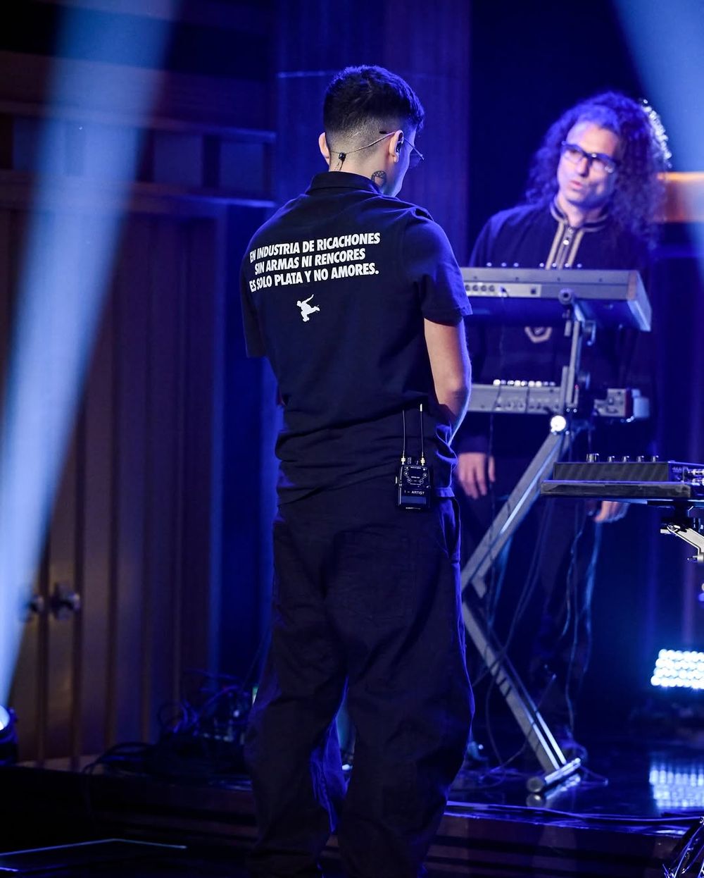 Trueno se sumó a la reducida lista de argetinos que se presentaron en el escenario de Jimmy Fallon. Trueno se sumó a la reducida lista de argetinos que se presentaron en el escenario de Jimmy Fallon.
