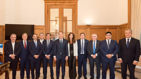 Santilli reunió a 13 gobernadores en la previa de su jura como jefe de Gabinete.