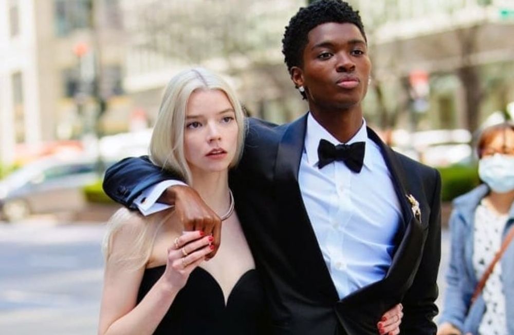 Anya Taylor-Joy, protagonista de “Gambito de Dama”, paseó por Nueva York con un misterioso acompañante